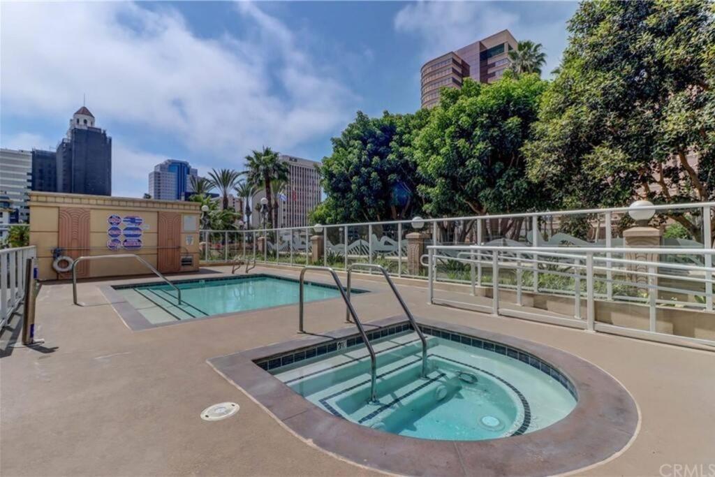 A Corner Unit With Ocean Views From Every Room Long Beach Exteriör bild
