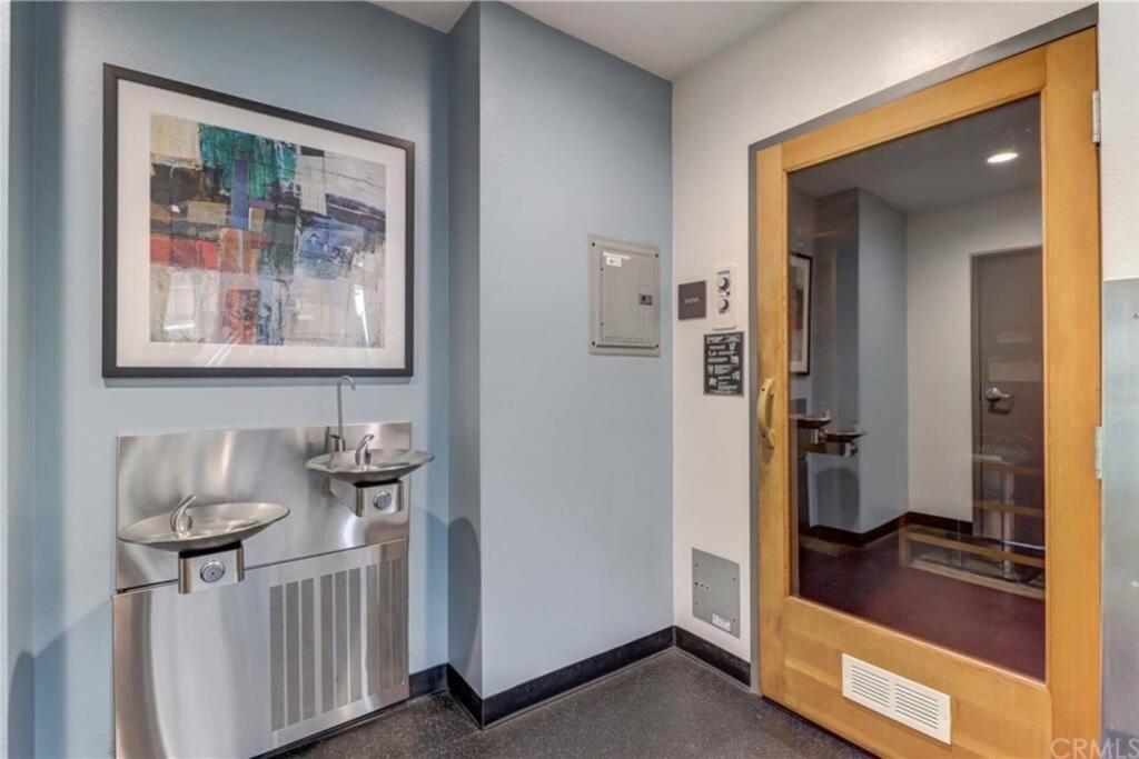 A Corner Unit With Ocean Views From Every Room Long Beach Exteriör bild